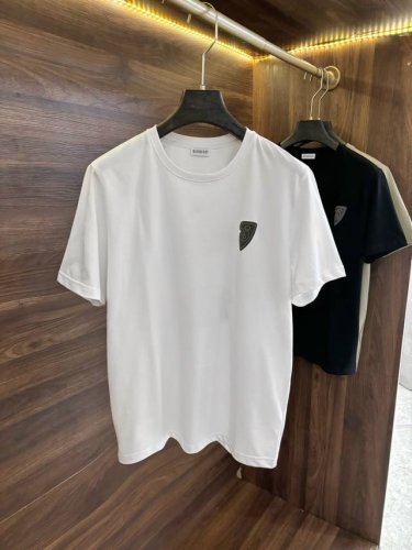 new# Burberry 巴宝莉圆领短袖 立体发泡印花工艺，整体上色泽较鲜明和光亮，手感顺滑揉软，悬垂感特强，质地自然柔软、贴身超级舒服，悬垂感特强！前后立体