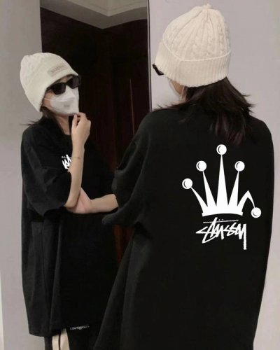 Stussy斯图西皇冠圆领短袖半袖T恤 面料采用260克纯棉双纱食毛面料 双线二本针压线 久洗不变形 原版定制三标 高端进口印花 随意水洗 情侣可穿 男女同款