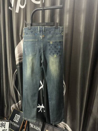 oc-718 Louis Vuitton 路易威登 Lv水洗高级蓝渐变老花Logo牛仔裤 原色酵母水洗工艺 精选重磅丹宁牛仔面料 纯棉 舒适亲肤 原版五金辅料配