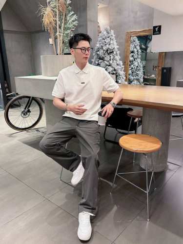男士休闲裤 纯棉面料休闲裤，最新款上身版型无敌正！ 绝对可以闭眼收的一款 此款裤子非常百搭，弹力腰围,日常上班 户外运动都可以穿着，是时尚休闲与户外运动的完美结