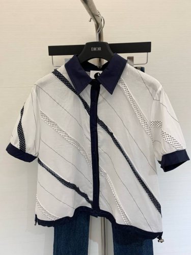 夏季新款 撞色波点蕾丝镂空短袖衬衣 领设计 两色可选 休闲时尚通勤无压力 颜色：浅蓝 藏蓝 码数：
