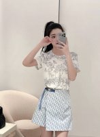 Ｄ家 15夏季新款 印花蝶森系T恤 胸前居中枝叶花蝶森系自然风格图案 打造仙气中不失休闲的个性风格 品牌高级设计感拉满 单穿内搭都出彩时髦。一个色Sml