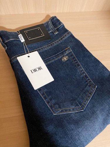 dior 25通配百搭兰牛爆款 弹力牛仔裤 官网热卖洗水奶油色大货实物实属爱了 春夏热推色系Cd工艺+辅料完美结合牛仔绝对让你搭配无束缚 非常的显肤色与精气神儿