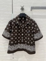 独家首发原单品质！Miu系少女时髦穿搭！夏威夷度假风气质古巴短袖衬衫全定位印花图案满满的夏日气息！定制进口纯棉面料质感超赞。气质翻领小短款版型上身巨显瘦！可甜可