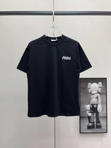 miumiu 缪缪 25Ss 压胶字母Logo短袖T恤 面料采用高克重280G重精梳棉，定制1:1螺纹，专柜级别精致车线，做工精细，面料舒适亲肤无异感，定制定染