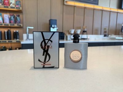 上新！ ，专柜版～Ysl圣罗兰黑鸦片耀银版！规格：90Ml。Ysl Yves Saint Laurent Black Opium Glitter, 属性：女香