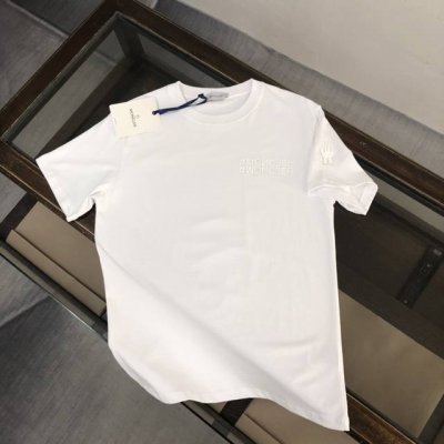 Mon*Cler 蒙口 官网同步上新 专柜系列纯棉T恤！260克定制棉，面料柔软舒适，全新设计灵感，极具时尚代表性！精致压胶印花Logo设计！手感舒适透气！极为