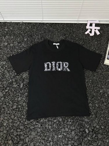 迪奥Dior 男女同款户外运动吸汗透气宽松休闲纯色简约时尚百搭胸前创意齿轮组成印花品牌Logo短袖T恤 - 衣橱里的 时尚万能钥匙 来了 Dior齿轮印花T恤以