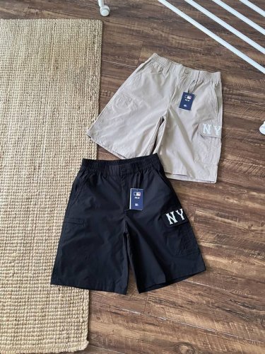 Mlb潮流Logo舒适凉感梭织情侣款五分短裤，作为一个潮流品牌，将棒球文化与时尚潮流相结合，深受年轻人喜爱。短裤上有醒目的洋基队的“Ny”Logo，采用刺绣工艺
