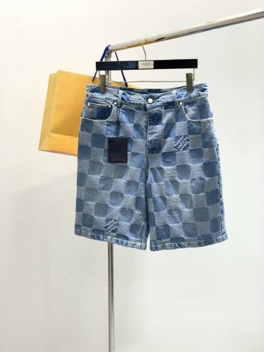 衣服 ，短裤280，Louisvuitton 路易威登，2025夏季最新款，专柜同步有售，原单狠货，时尚休闲牛仔套装，上身很有特点！吸睛而有亮点，进口原版面料，
