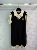 P240 Miumi*2025新品上架 假两件针织连衣裙 定制Yb羊毛针织材质 舒适软糯 质感十足 翻领短袖假两件连衣裙裁剪 内层米白色衬裙打底 领口作翻折的设