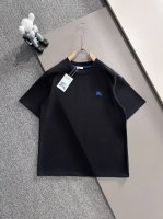 Burberry* 2025春夏款上新 原高版本 巴宝莉 面料采用270克高密度纯棉 不变形 不缩水 工艺介绍：双线走位 胸口采用高精密浮体绣花 颜色：黑色 S