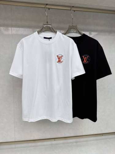 lv 2025春夏新款首发专柜最新款短袖圆领T恤 高端订制 设计前卫时尚！品牌Logo重工艺设计 高端定制丝光长绒棉面料.手感柔软.穿着舒适.专柜级别精致车线.