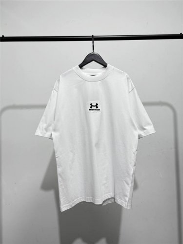 130 高版本，质量很好！巴黎世家 Balenciaga联名安德玛短袖T恤！此款尺码偏大，最小Xs穿到140斤左右！最大穿到200多斤！ 巴黎世家Balenci