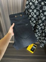 杰尼亚 新款来袭2680新春爆款新品 专柜有售 实体店极品牛仔裤专柜原版1:1好货，适合各个年龄段。市场最高版本的欧洲进口面料。舒适柔软亲肤，上身效果超级棒时尚