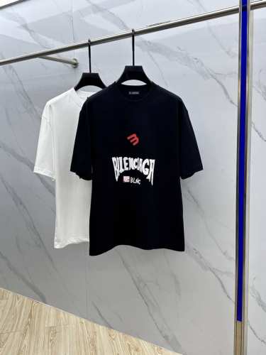 Balenciag*巴黎 2025Fw春夏新品圆领打底外穿T恤，立体感Logo微廓形半袖纯棉打底，手感面糯有骨感，柔而有韧性。工艺处理，韧性和抗皱性能得到大幅度