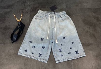 新款短裤上新：2025Ss 夏季新品 Lv路易威登 Louis Vuitton 这条激光渐变牛仔短裤杀疯了！夏日出街想赚足回头率？这条Lv牛仔短裤必须拥有！ 面