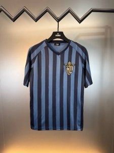 对标专柜★过验版本★Fendi芬迪Ss25春夏新款 Club徽章条纹短袖 进口康丽数码印花工艺，定织定染超密锦纶奢华运动织料 清爽细腻 舒适贴肤 以浅蓝为基 p