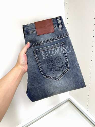 P260 Balenciaga 巴黎世家 爆款来袭 新款新品 专柜有售 实体店已极品牛仔裤专柜原版1:1好货，适合各个年龄段。市场最高版本的欧洲进口面料。舒适柔