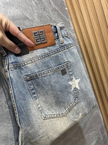 Give 纪梵希 2025春夏新品 三标齐全 阔版牛仔裤 好货不用过多介绍 看细节 专柜码数 28-38 175 140上身32