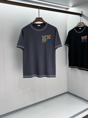 2025早秋新款圆领短袖 Loew涂鸦手绘短袖升级原版面料 官方同款 短袖T恤 定制同缸染面料 手感非常舒服 春夏最新砖柜同步 时尚又个性 超级百搭 男女都非常