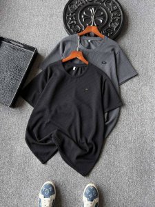 专柜顶级锦氨棉 人气爆款 Ferragamo 菲拉格慕专柜新品冰氧锦棉圆领短袖T恤 恒隆在售万元级 款号 2418 菲拉格慕家今年最新研发冰氧液氨锦氨棉面料 表