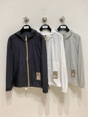 巴宝莉 2025春夏新款男士防晒服轻薄外套，独特订制防晒科技面料，结合凉感涂层体感清凉不闷热，出汗后速干，适合夏季户外活动。 轻量透气，舒适度高，超轻便携，可折