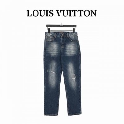 本子自取 louisvitton 路易威登 后背四叶草Logo刺绣牛仔裤 今年为止做的最牛逼的牛仔裤 重度水洗工艺 暗藏玄机的细节非常多 这次主推的裤子无论是版