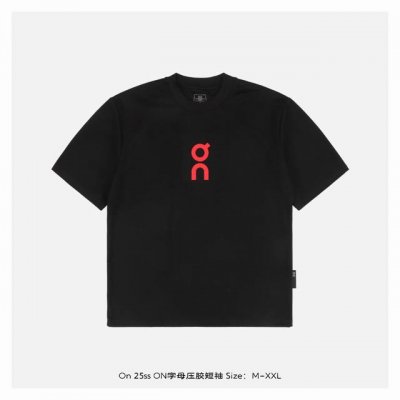 on 25Ss On字母压胶短袖 面料采用230克重精梳棉 定制32支1*1螺纹 成衣两遍水洗处理 面料舒适亲肤无异感 定制定染面料 纺织密度高 垂感佳 不易变