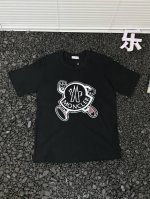 Moncler蒙口男女同款户外运动吸汗透气宽松休闲简约纯色时尚百搭胸前可爱Logo小人印花Logo短袖T恤 - 衣橱里的 万能时尚单品 非蒙口这款T恤莫属 可爱