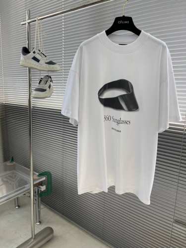 balenciag 白墨直喷墨镜短袖 尺码 衣长 胸围 肩宽 S 73 112 55 M 75 116 56 L 77 120 57