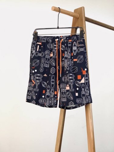hermèS 爱马仕 2025Ss春夏新品 休闲沙滩运动裤，采用高精度数码匹印。用色彩点亮生活。独特H家风格印花图案 是海边的时尚密码。每一道线条，都是对自由的