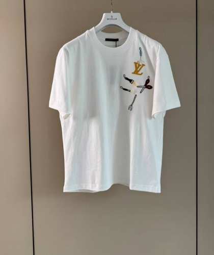 LV 2025Ss早春新款、胸前刺绣图案短袖.尺码：S-Xl