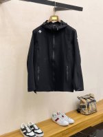 开春新品 迪桑特24Ss新款轻薄硬壳冲锋衣 百搭户外男女同款 采用原厂Gore-Tex科技面料 细节辅料全部同步Gtx材质严密防风！不易脏污，打理起来也很省心！