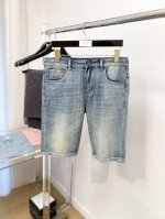 芬迪、2025最新品，专柜同步有售，原单狠货，水洗休闲牛仔短裤，进口原版水洗弹力面料，舒适有弹性，原版五金辅料装饰Logo，版型超正，档次极高，专柜品质，上身时