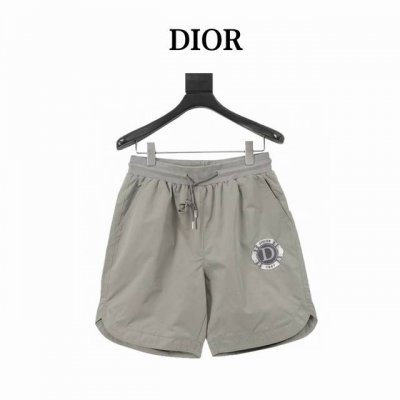 dior 迪奥 刺绣字母梭织短裤 面料采用3定制梭织面料，对照原版做丝滑超柔处理，布面肌理股线清晰明显，垂感一级棒，做工精致都到达外贸出口标准，一公分4.5针，