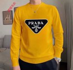 直 Prada普拉达 秋冬经典圆领套头羊毛衫，全品相！！！羊毛混纺面料，2025最新款 黄金比例！！修身款软黄金 百搭实用型的单品，搭配及实用性强大到天际，简洁