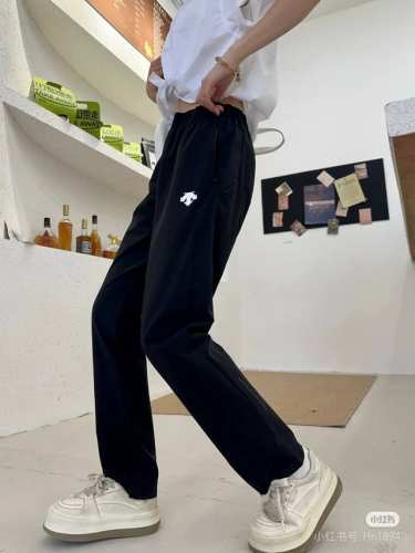 Descente迪桑特 春夏 定制冷感面料 男女同款速干超弹力运动长裤 牛货 四季款 1迪家运动长裤，采用Schematech冷感纱线面料，透气性强，适合各种环
