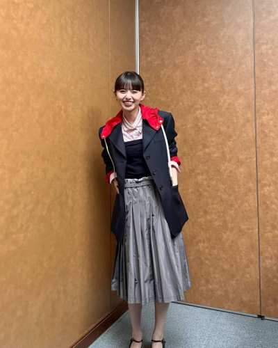 Miu Mi* 25Fw早秋新款 撞色连帽系扣西装夹克外套丨独家Yb开发 高版出品 简约百搭的色系 随便搭配也不会出错 还能营造出干练的气质 宽松廓形休闲随意