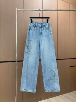 爆款现货 原单品质 Chane* 定制面料牛仔裤 采用高端定制面料 牛仔穿起来非常舒适 常规设计 包容性好 撞色刺绣双C装饰 增添视觉魅力 而且裤子的纹路会非常
