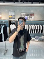 P310巴黎世家 2025Ss蛇年贺岁款春夏精品阔版短袖T恤 官网同步 高端品质 定制顶级丝光棉面料，顶级大厂1:1制作，时尚大牌重工艺Logo设计，手感柔软细