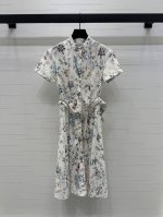 上新原单高端品质 Dio* 2025春夏最新系列！印花腰带连衣裙！定制Yb进口斜纹全棉材质 舒适透气 小立领褶皱花边设计 配合腰间饰以本布腰带调节松紧 增添造型
