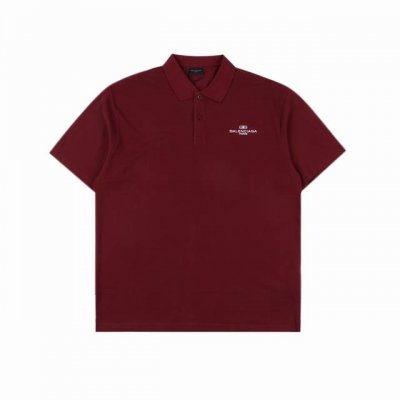 balenciaga 巴黎世家 锁扣刺绣短袖Polo衫 当日夜界限被数据流溶解，这件珠地棉Polo便成了穿梭于虚拟董事会的战甲。珠粒织纹以0.3Mm精密蜂巢矩阵