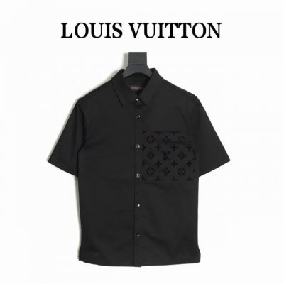 Louis Vuitton 路易威登 Lv 24Ss 黑植绒短袖衬衫 原版 p10,700购买，斜纹梭织面料、口袋经典老花图案设计 饰有 Monogram 植绒
