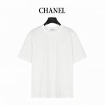 chanel 香奈儿 25Ss 暗纹编织Logo双C立体刺绣短袖T恤 简约而不简单的情侣款，高级香 明明很简单的设计，看上去就是一眼的高级！ 客供高克重进口针织