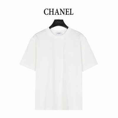 chanel 香奈儿 25Ss 暗纹编织Logo双C立体刺绣短袖T恤 简约而不简单的情侣款，高级香 明明很简单的设计，看上去就是一眼的高级！ 客供高克重进口针织