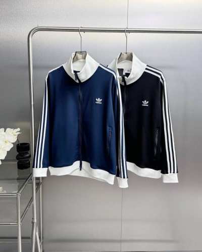 200 Adidas阿迪达斯25S新款立领夹克外套男女同款 货号:I P540 阿迪三叶草夹克外套 经典款 男女同款！ 细节在线，随意对比！ 原版复刻 专柜定色