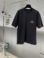 驴牌 2025夏季最新款，专柜同步有售，原单狠货，时尚休闲圆领短袖T恤，上身很有特点！吸睛而有亮点，进口原版面料，顶级刺绣工艺图案装饰Logo，简单而不失时尚，