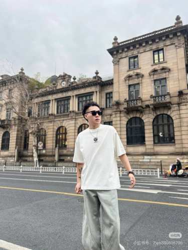 高品质 品名：Lululemon 24Ss春夏新款 小标反光印花宽松字母图案男女同款圆领纯棉短袖T恤 版型；宽松版 面料：330G全棉精梳棉 颜色： 黑色-白色