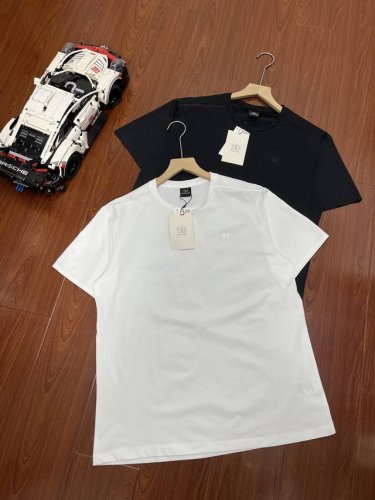 kolonsport可隆户外男速干吸湿运动抗菌T绝对是您的不二之选！ 可搭情侣款！ 可隆品牌在户外服饰领域一直处于领先地位，这款短袖更是凭借其出色的性能和品质，